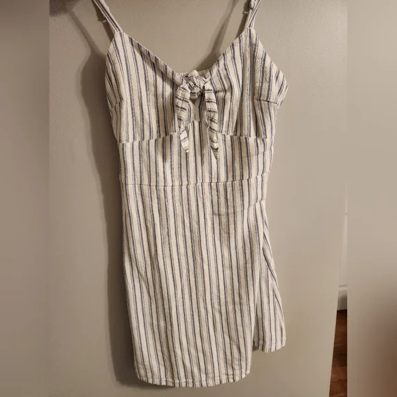NWT Hollister striped dress white and blue size large - Picture 4 of 10